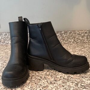 Wild Diva Black Chunky Ankle Boots. Size 8